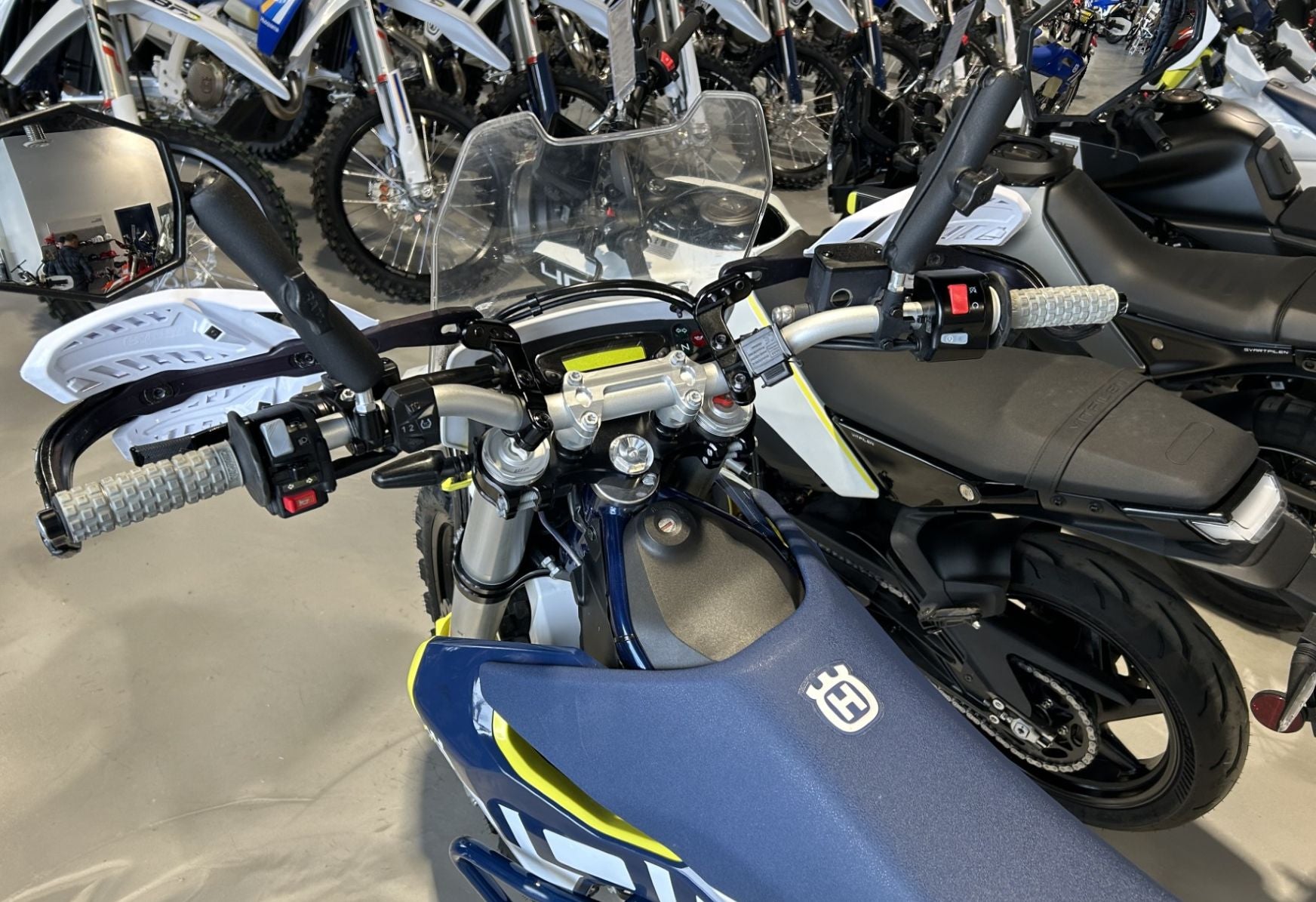 2023 (PREOWNED) 701 Enduro