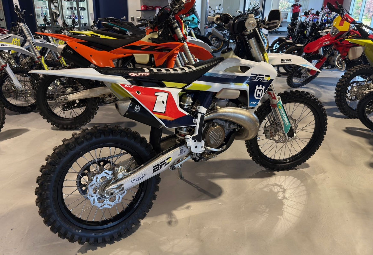 2024 (Pre-Owned) TX 300
