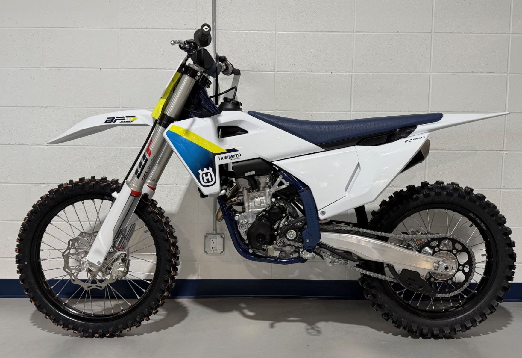 2025 Husqvarna FC 250 Dirt Bike BFD Moto Calgary