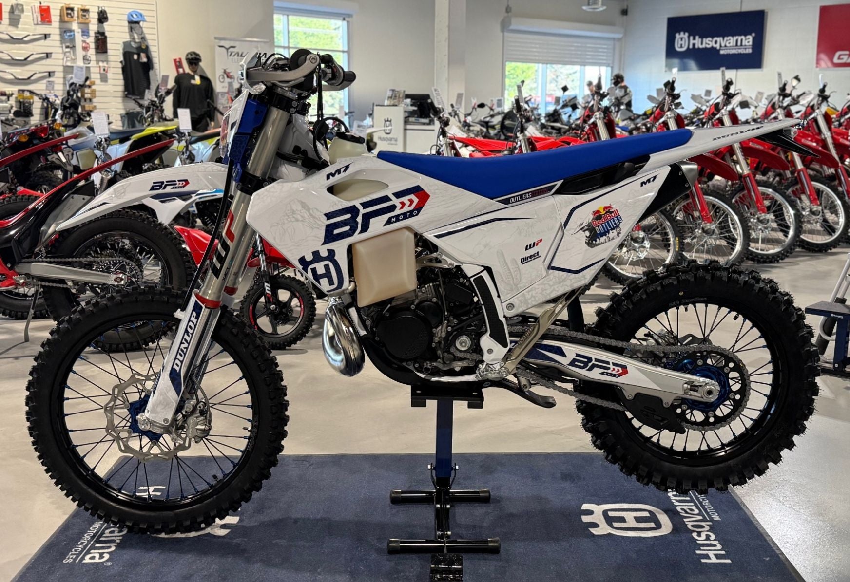 2025 Husqvarna TE 300 Heritage Outliers Edition