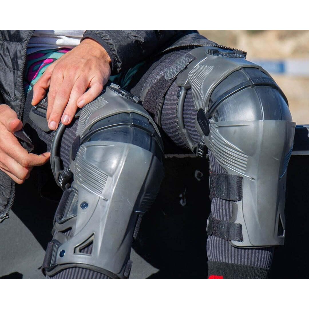 Mobius X8 Knee Braces