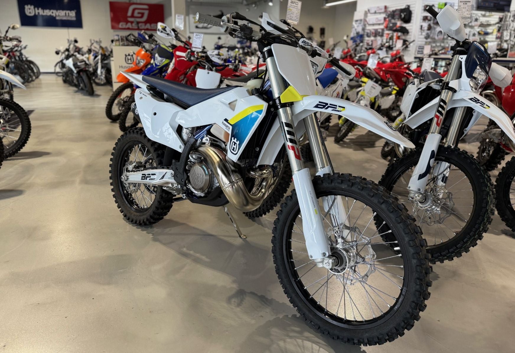 2025 (PREOWNED) Husqvarna TX 300