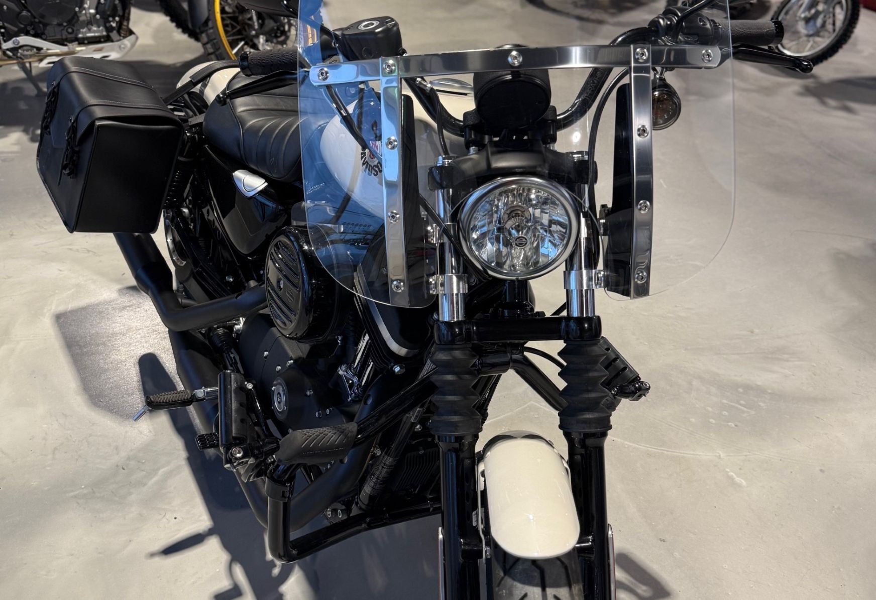 2022 (PREOWNED) Harley Davidson Iron 883