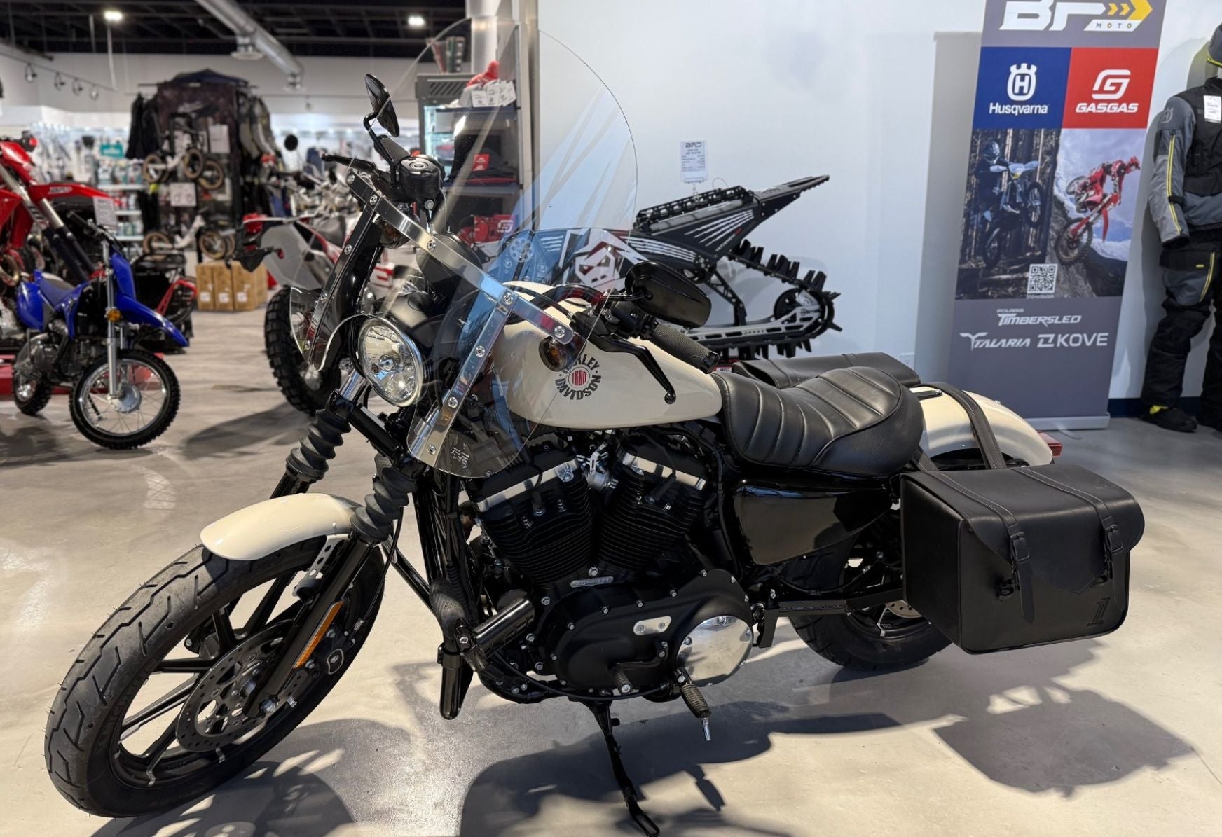 2022 (PREOWNED) Harley Davidson Iron 883